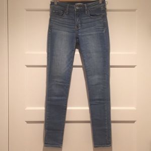 Light wash skinny jeans